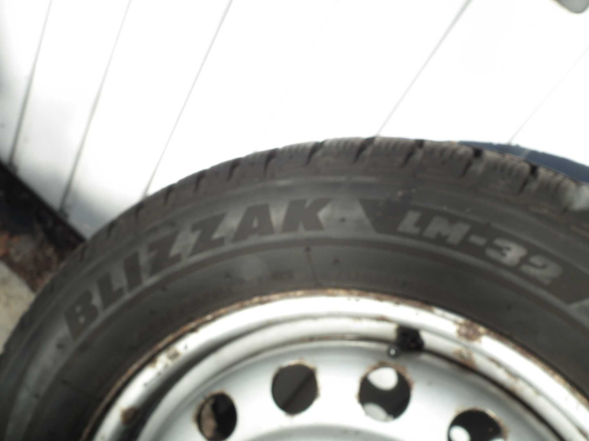 Opony zimowe 215/55 R16 93H Bridgestone Blizzak LM-32 + felgi