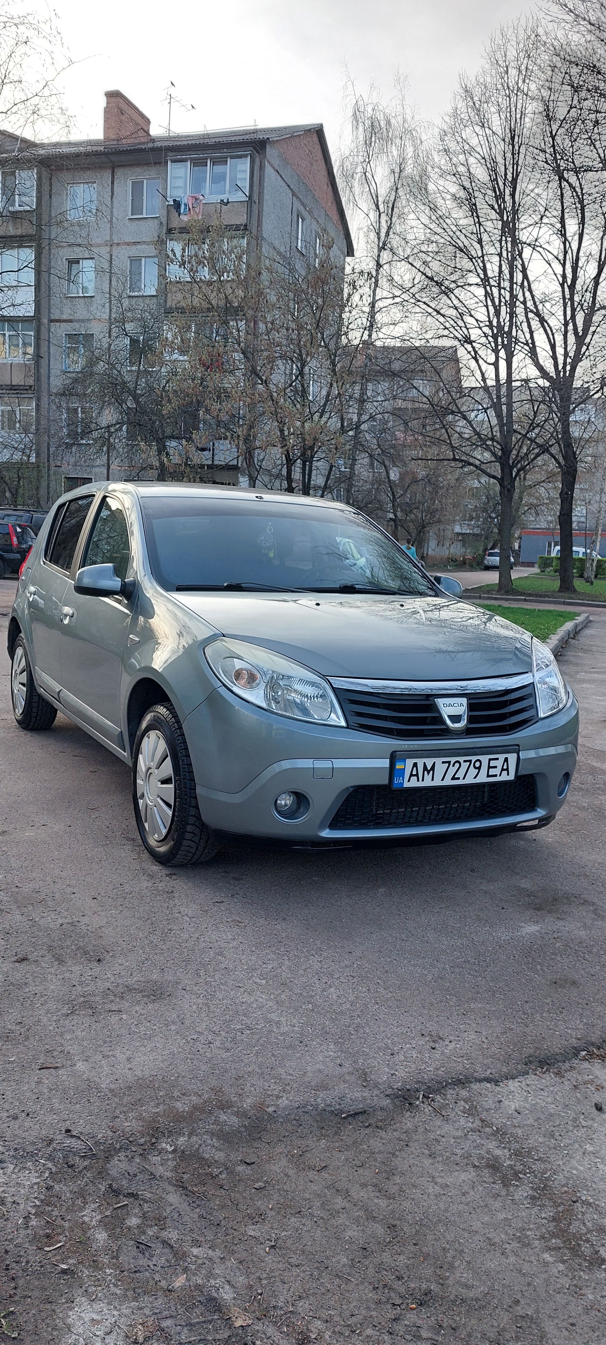 Dacia Sandero 1.6 бензин 2008