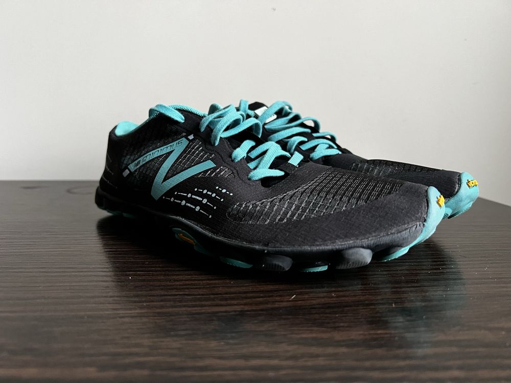 Кросівки New Balance Minimus Trail Running WT00BK Розмір 39 на 24 см