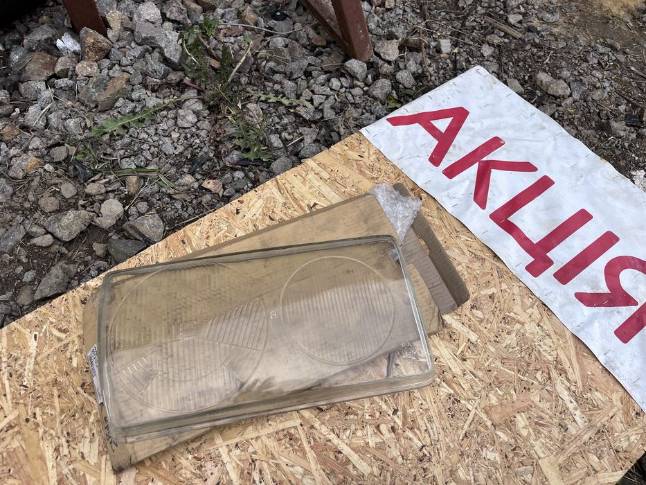 скло фари Mercedes w123(праве)