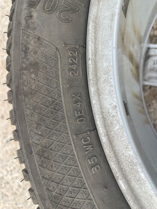 Oryginalne felgi z oponami zimowymi VW Golf 16 cali 4 szt.