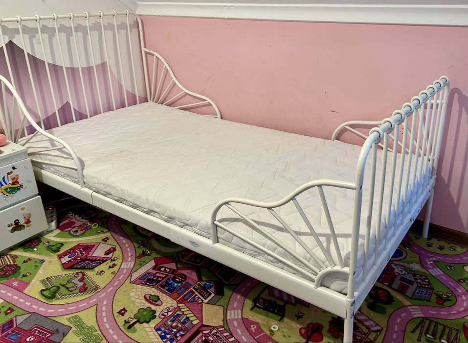 Dwa łóżka IKEA rosnąca rama łóżka BIAŁE + MATERACE