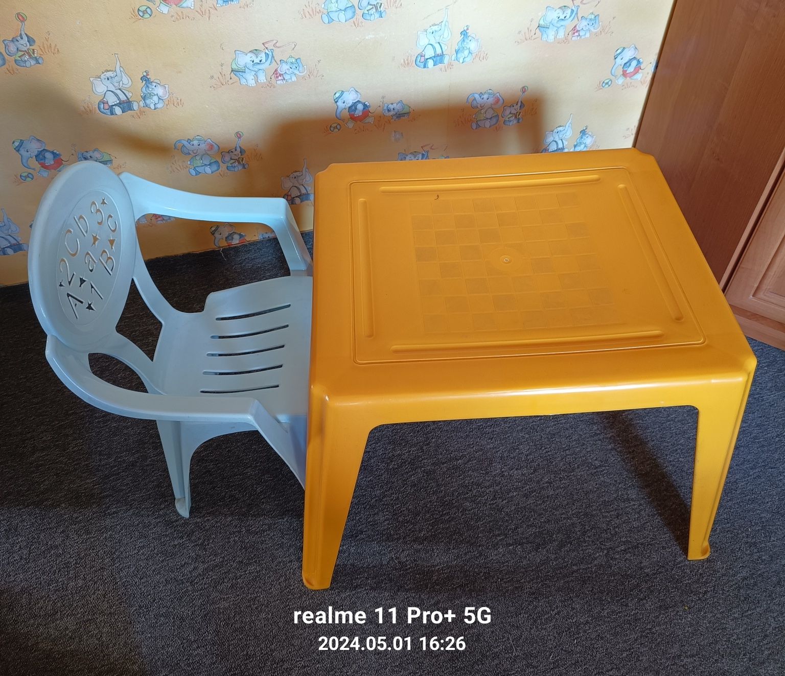 Stolik dziecięcy i krzesełko