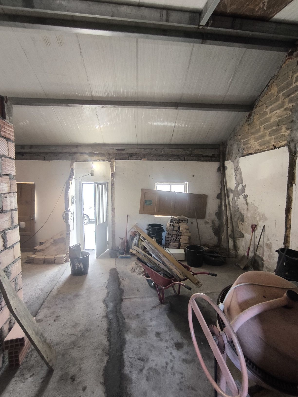 Vendo casa com obras em Andamento