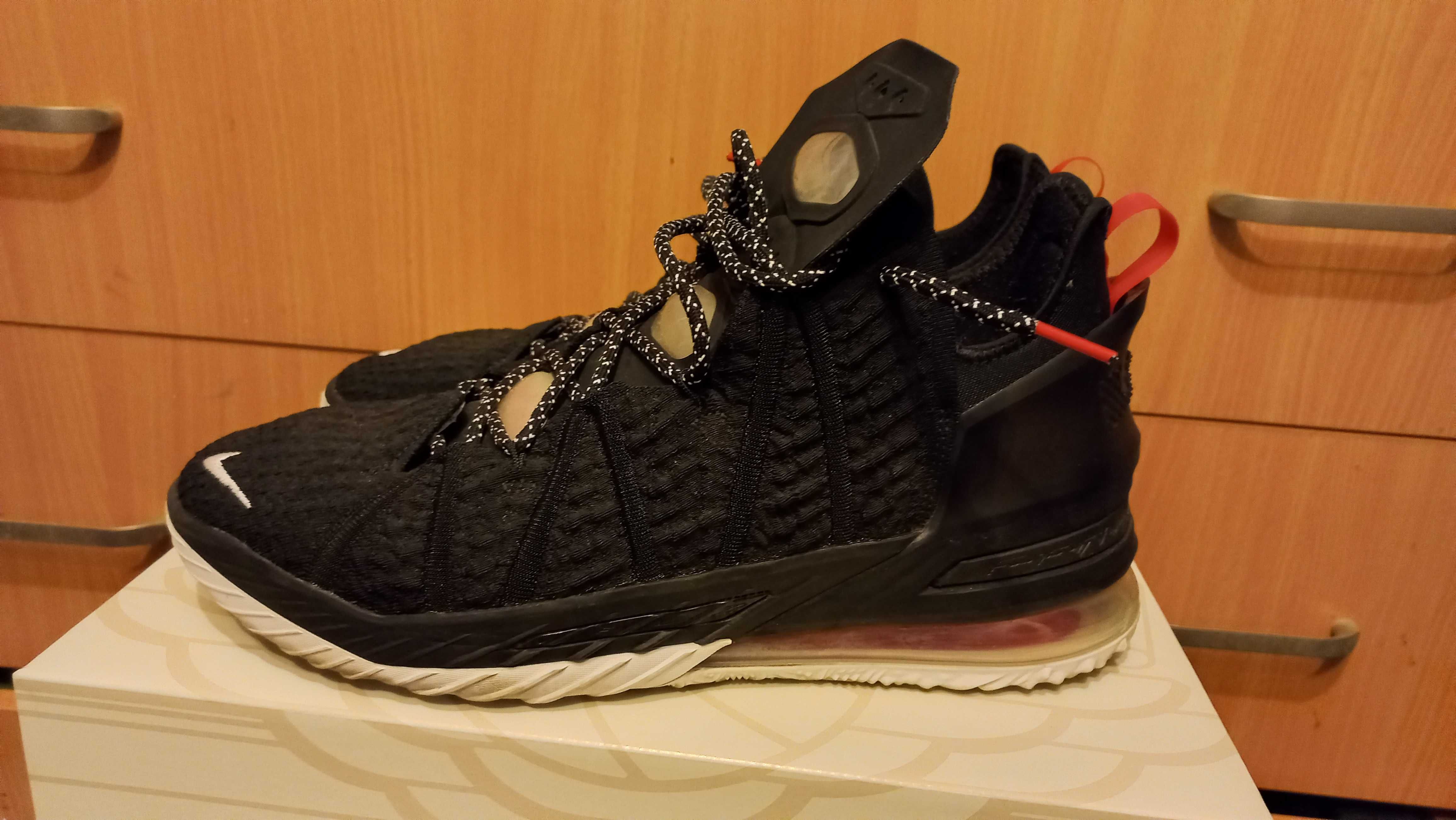 Nike LeBron 18 w kolorystyce "Bred" roz. 46