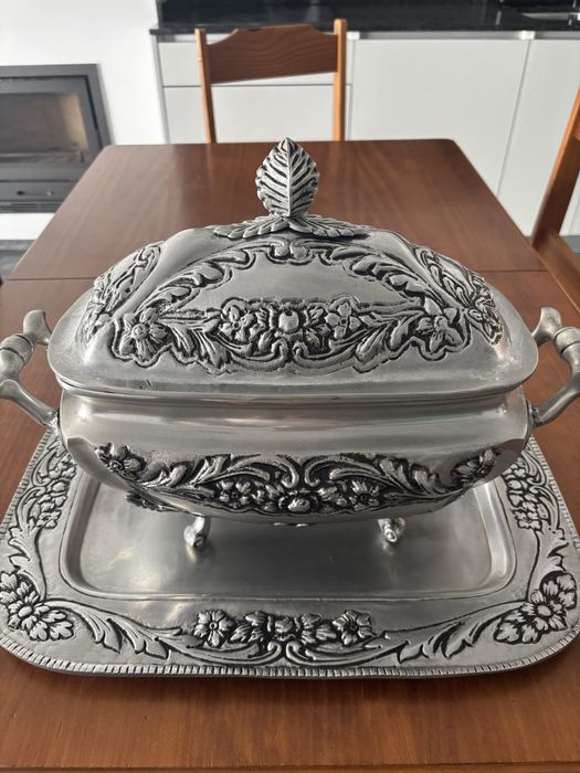 Terrina Antiga em Estanho com Travessa - Decoração Floral