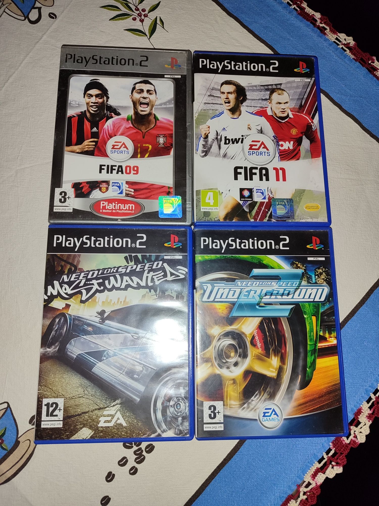 PlayStation 2 com jogos e acessórios