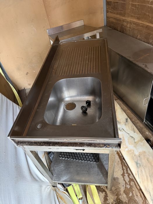 Banca de loiça em inox com uma prateleira