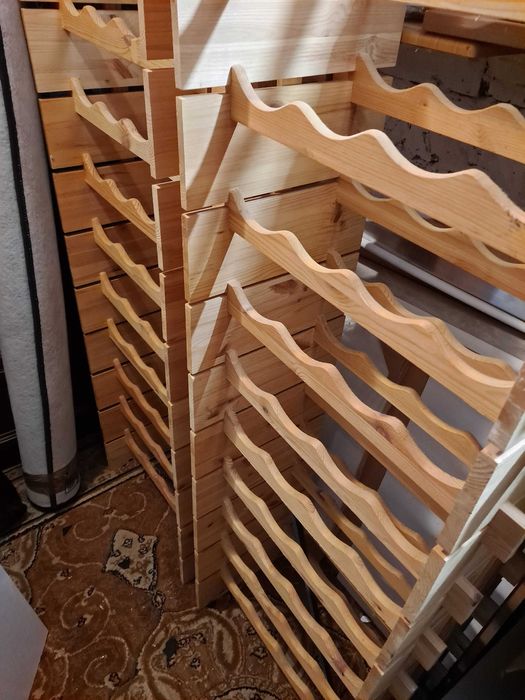 Regały drewniane na wino