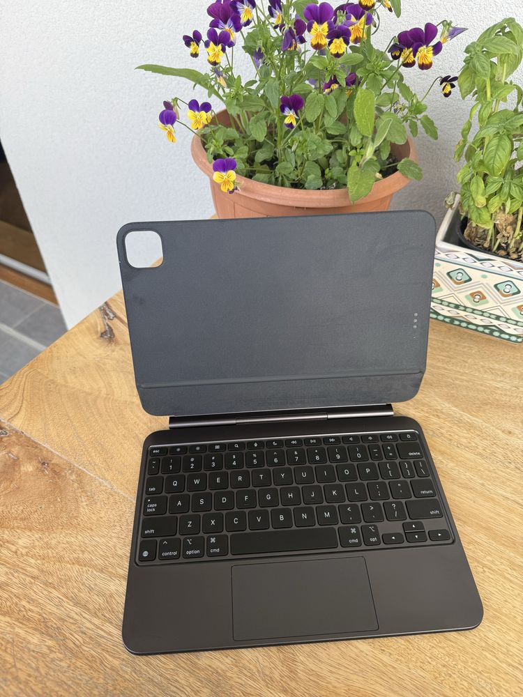 Apple Magic Keyboard do iPada Pro 11” (M4) – Czarna – z gładzikiem