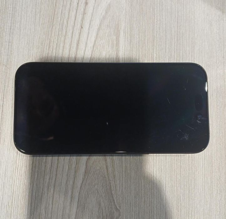 iPhone 16 Pro, excelente estado, bateria a 98%