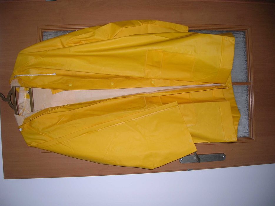 płaszcz   przeciwdeszczowy     / nowy , niemiecki /