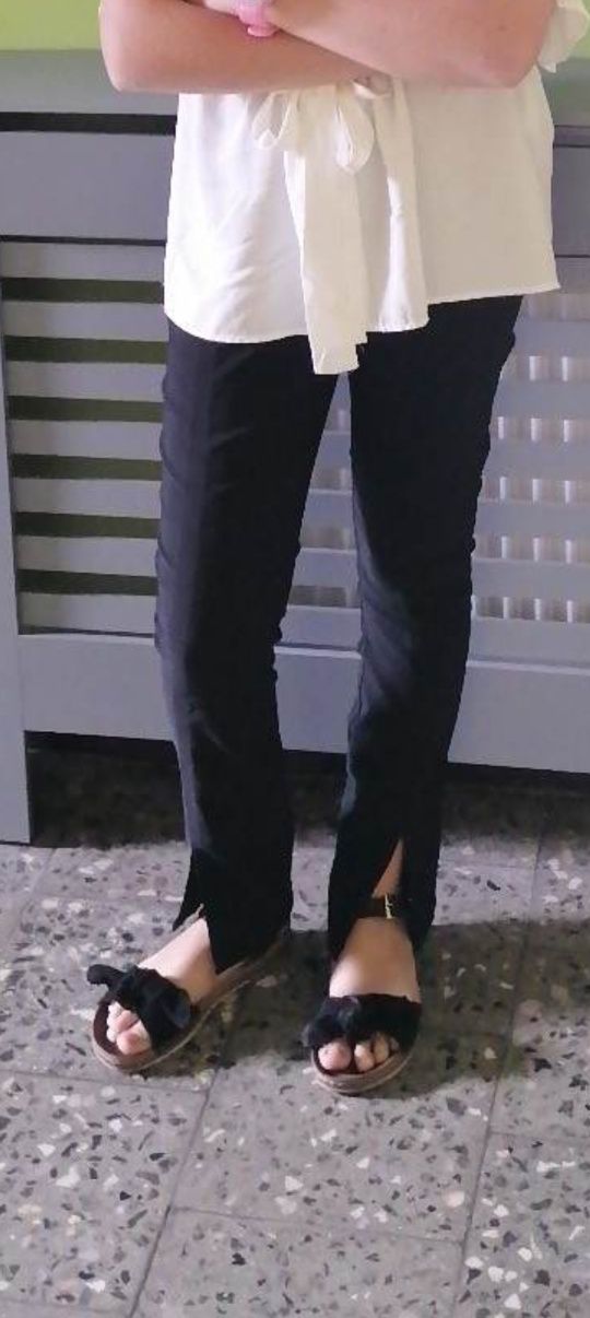 Czarne spodnie  skinny  lekko rozszerzane leginsy H&M   s/m