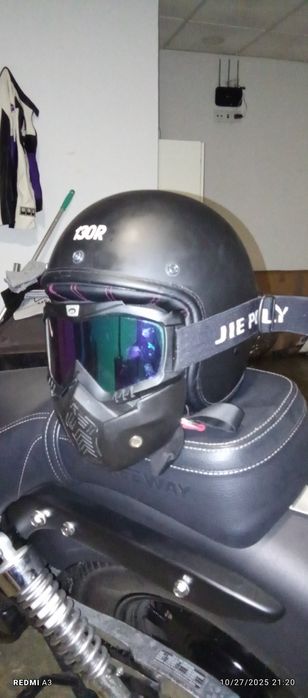 Vendo capacete de mota 130R com mascara de oferta