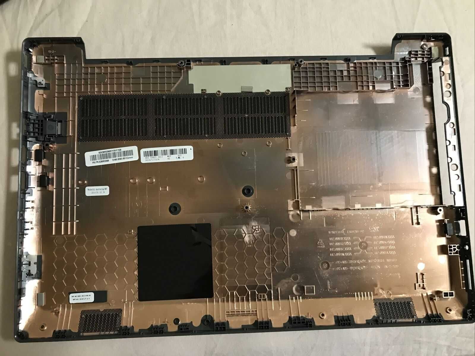 Notebook Lenovo V130-15IKB Capa de baixo