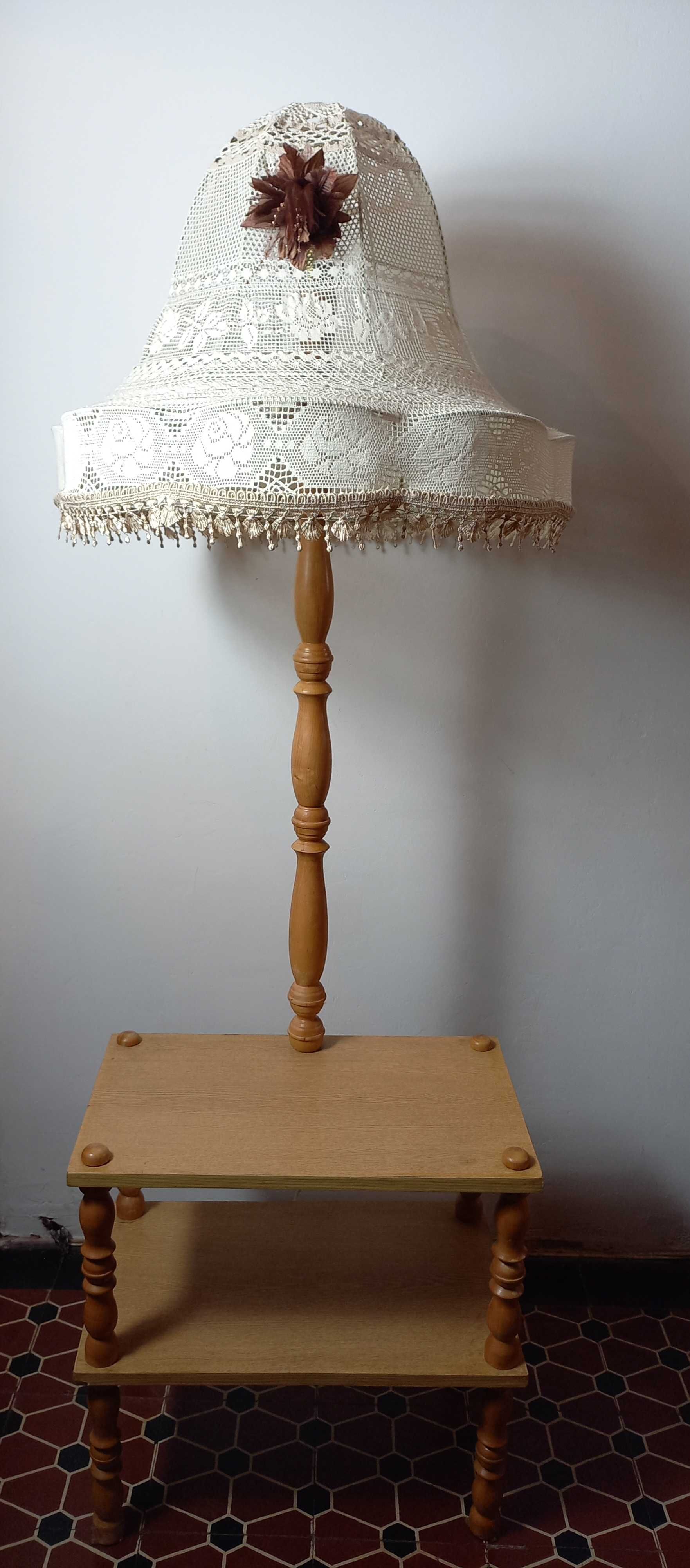 Lampa stojąca drewniana + dwa abażury