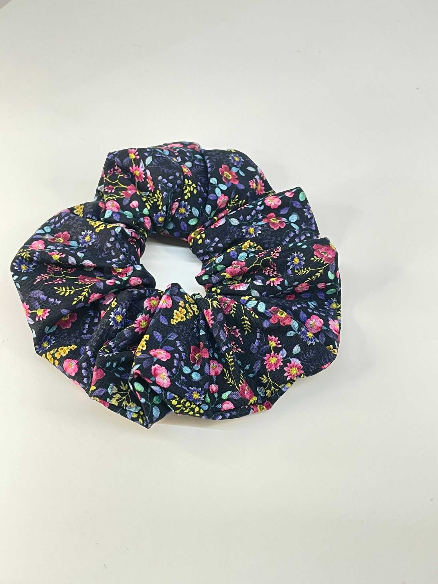 Bolsa de maquiagem ou cosméticos  + Scrunchie