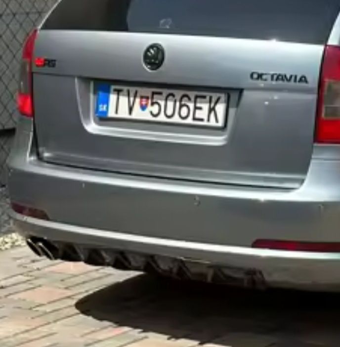Lábio frontal e barbatana tubarao traseira