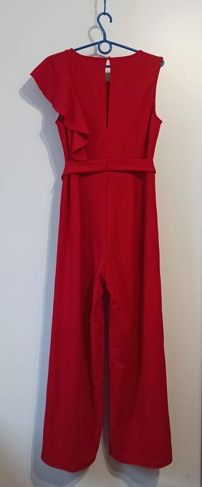 Czerwony kombinezon wyjściowy