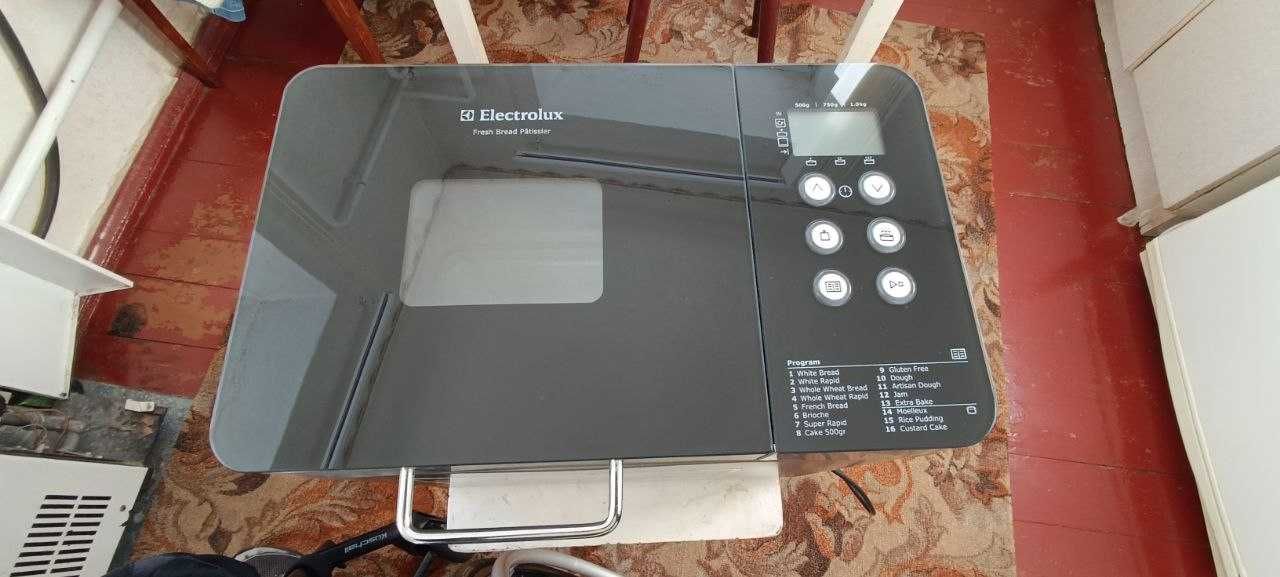 Хлібопіч ELECTROLUX EBM 8000
