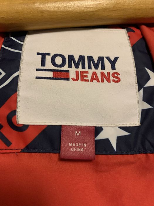 Продам пуховик TOMmY JEANS
