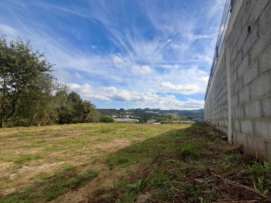 terreno urbano vedado e semi murado