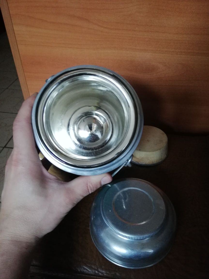 Stary termos na posiłki z PRL-u