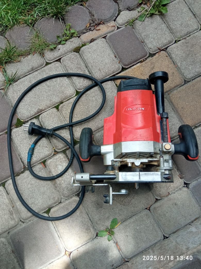 Фрезер Makita MT362