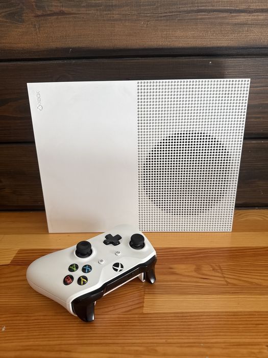 Xbox One S 1TB + геймпад | хороший стан
