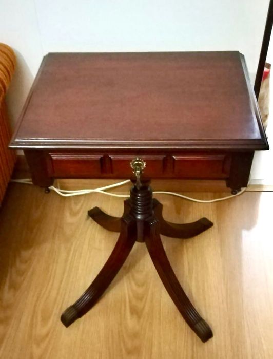 Mesa de apoio c/ gaveta