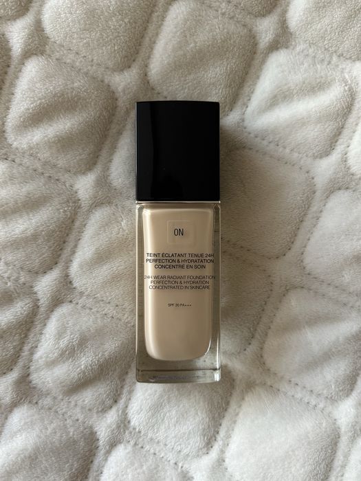 Тональна основа Dior