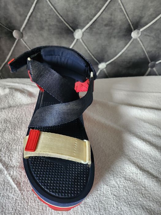 Piankowe sandały Tommy Hilfiger