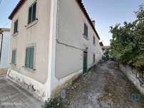 Casa de aldeia T4 em Peredo da Bemposta de 168,00 m2