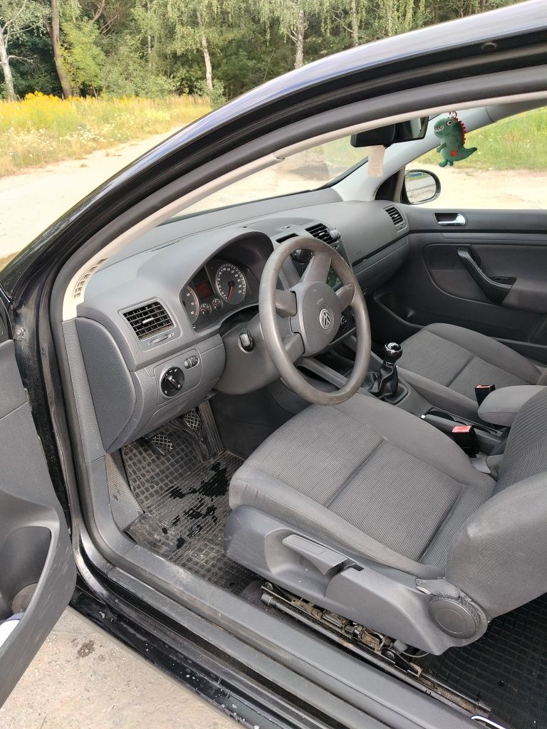 Volkswagen Golf 5 1.4 MPI 75 KM