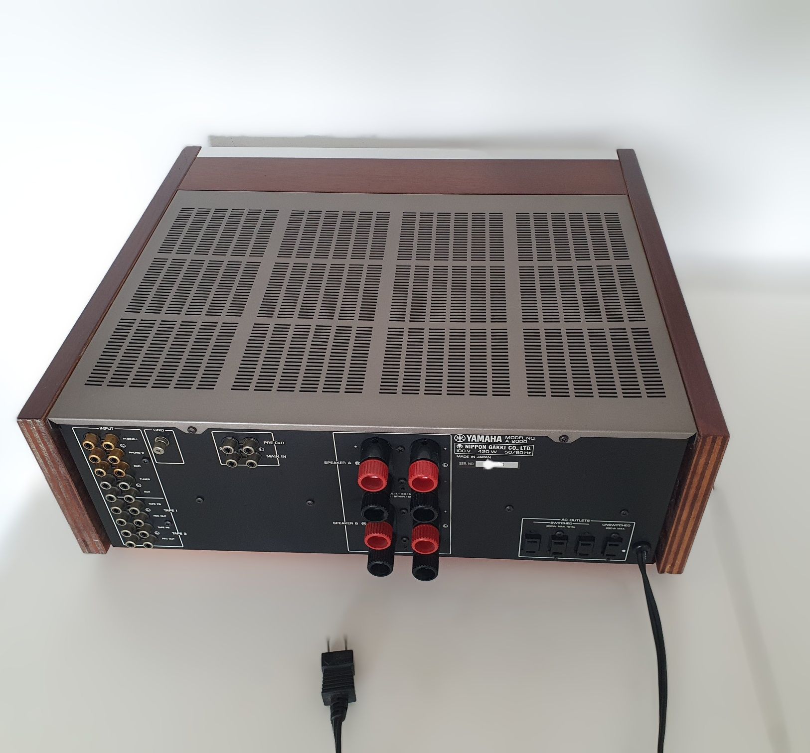 Yamaha A-2000 , wzmacniacz stereo . Top