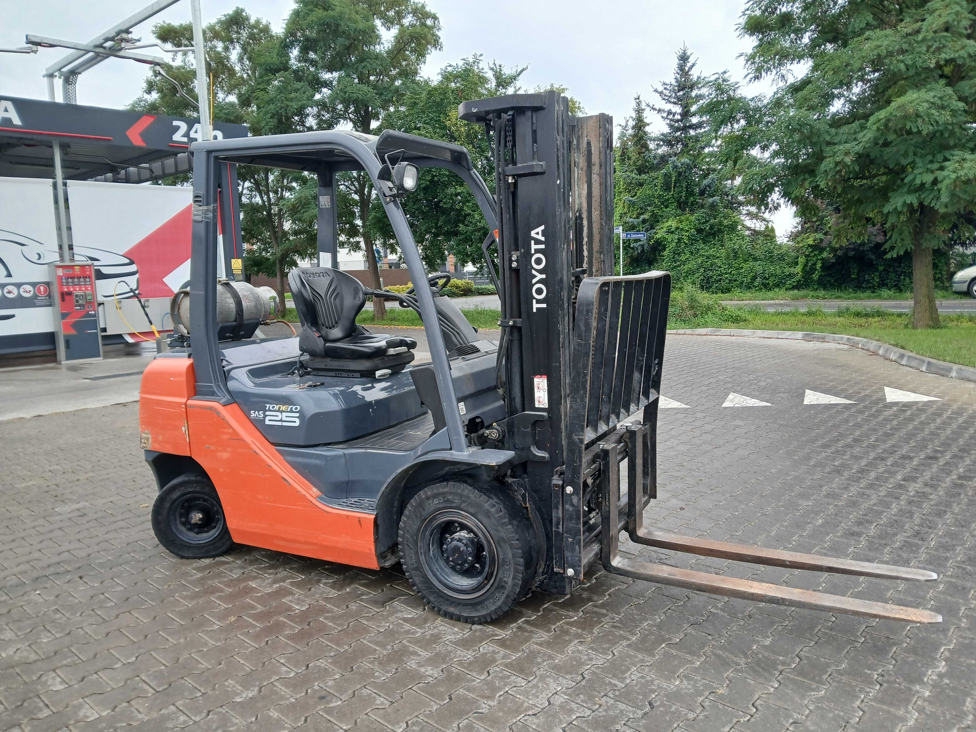 TOYOTA wózek widłowy