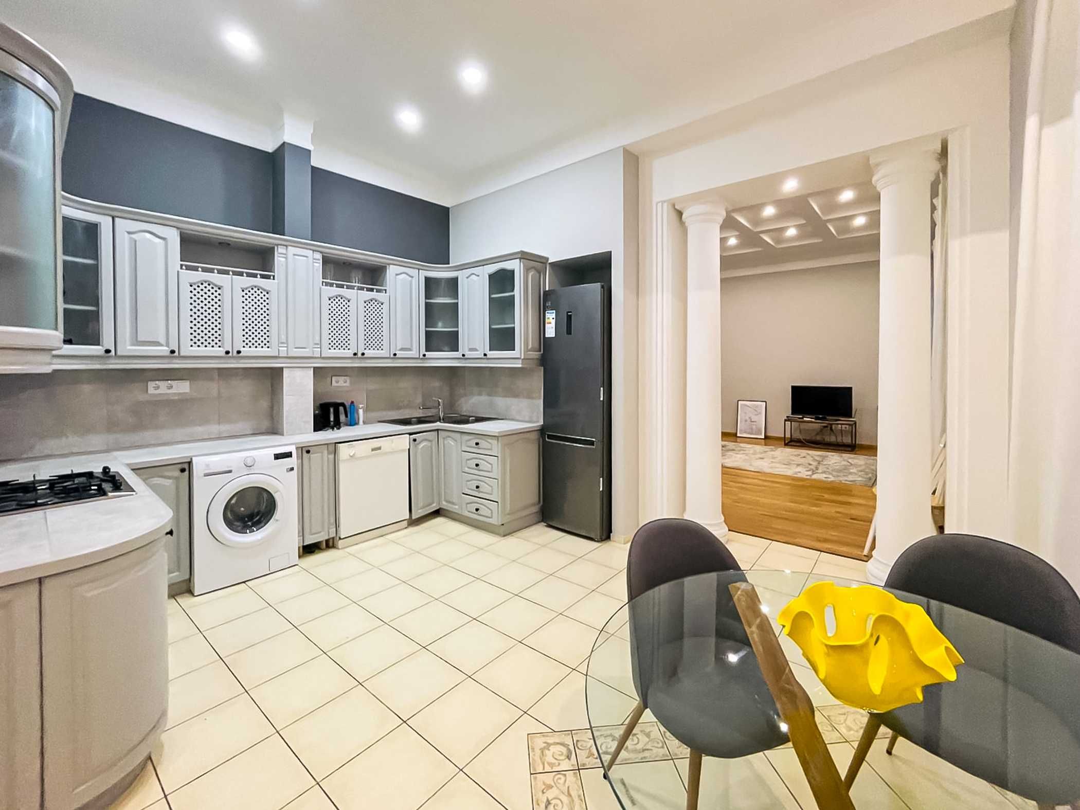 Оренда, Мала Житомирська, 5, 3 кімнати, 80 м², Майдан Незалежності