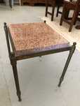 Mesa de Apoio com Pés de Ferro e tampo Marmore