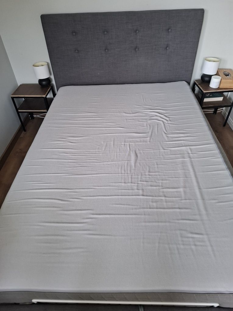 Łóżko podwójne z pojemnikiem i materacem 160/200