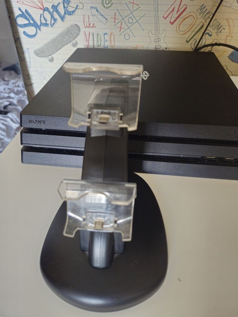 Ігрова приставка PlayStation 4 Pro 1TB