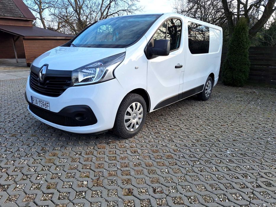 Renault trafic 3 brygadówka 6 osobowy