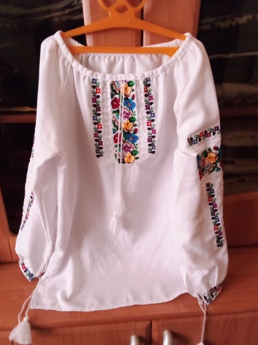 Вишита сукня для дівчаток 10-14 років,зріст 140-160 сантиметрів.