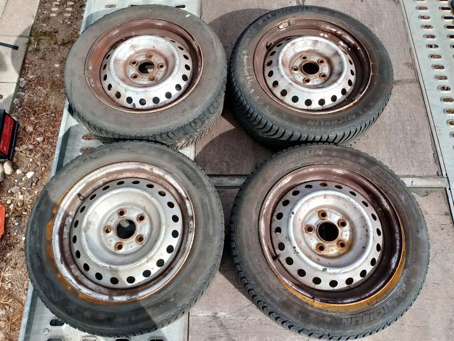 Koła zimowe stalowe 5-7mm Honda Civic FR-V 5x114,3 205/55/16 Michelin Alpin 5