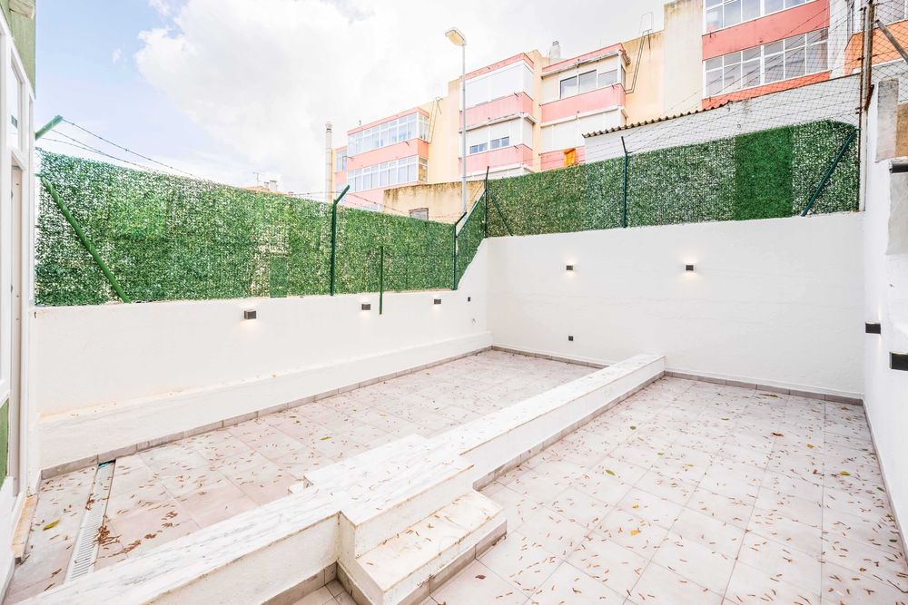 Apartamento Remodelado com Terraço e Varandas
