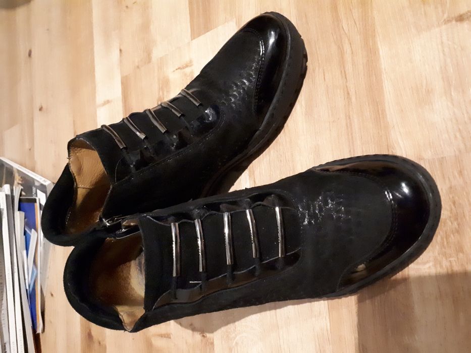 Botki skórzane na koturnie 38