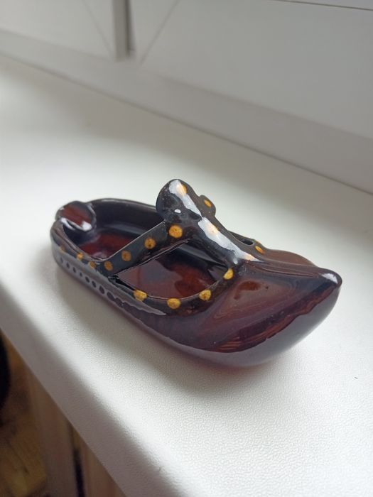 Popielniczka But PRL ceramiczna , szkliwiona stan bardzo dobry WARTO!!