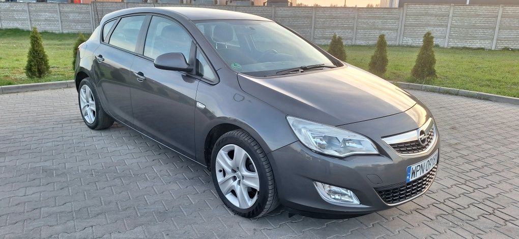 Opel Astra 1.4 /2010/Sprowadzony//Zarejestrowany