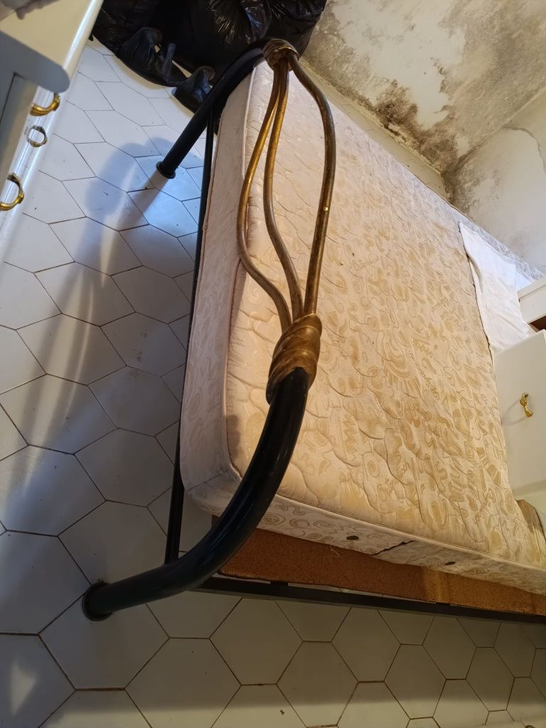 Cama ferro antiga