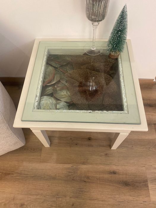 Mesinha centro com vitrine
