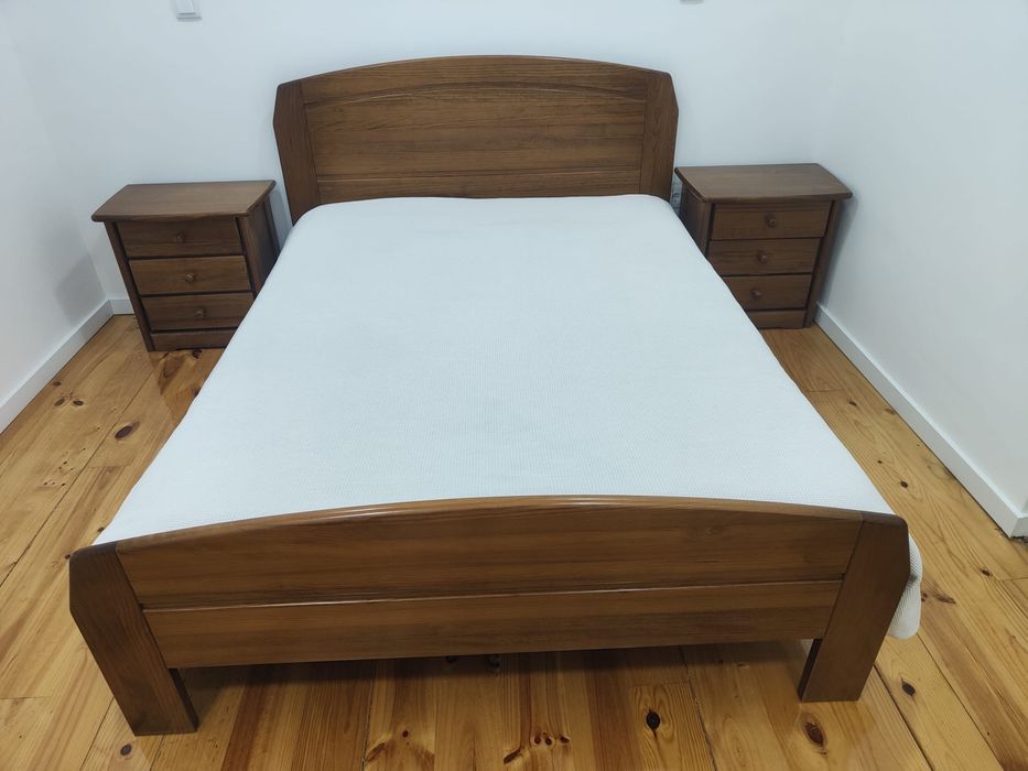 Mobília de Quarto em madeira maciça